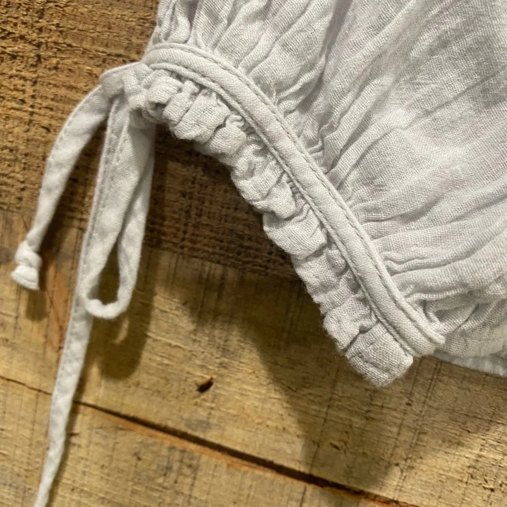 Lucky Brand Embroidered Gray Peasant Top Size Medium - Picture 3 of 6